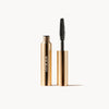 Gilded Lashes Mascara Sample da 2 ml con tubetto dorato aperto e scovolino per lunghezza e volume.